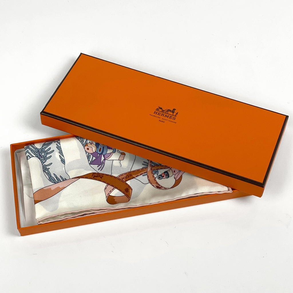 エルメス プチ カレ Noel au 24 Faubourg フォーブル24番地のクリスマス スカーフ シルク ホワイト ピンク マルチカラー レディース 【中古】brbag