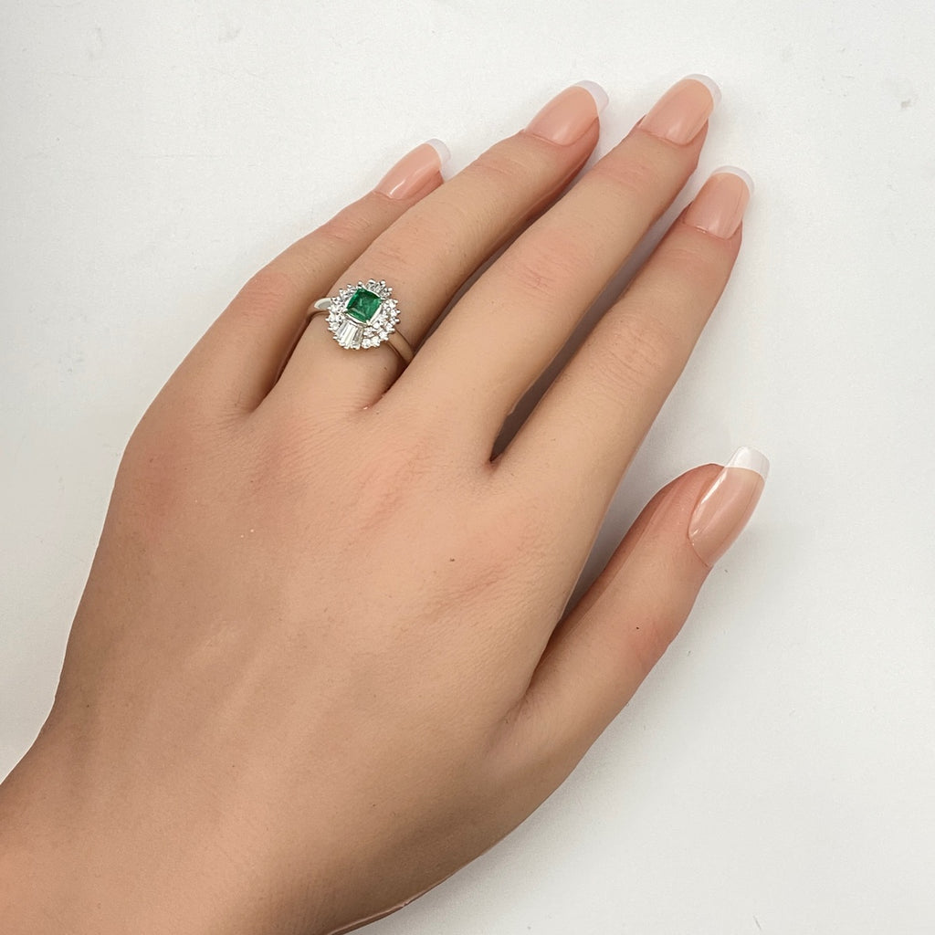 【状態良好】 エメラルド リング プラチナ 指輪 メレダイヤ 13.5号 Pt900 ダイヤモンド レディース 【中古】nbjwl