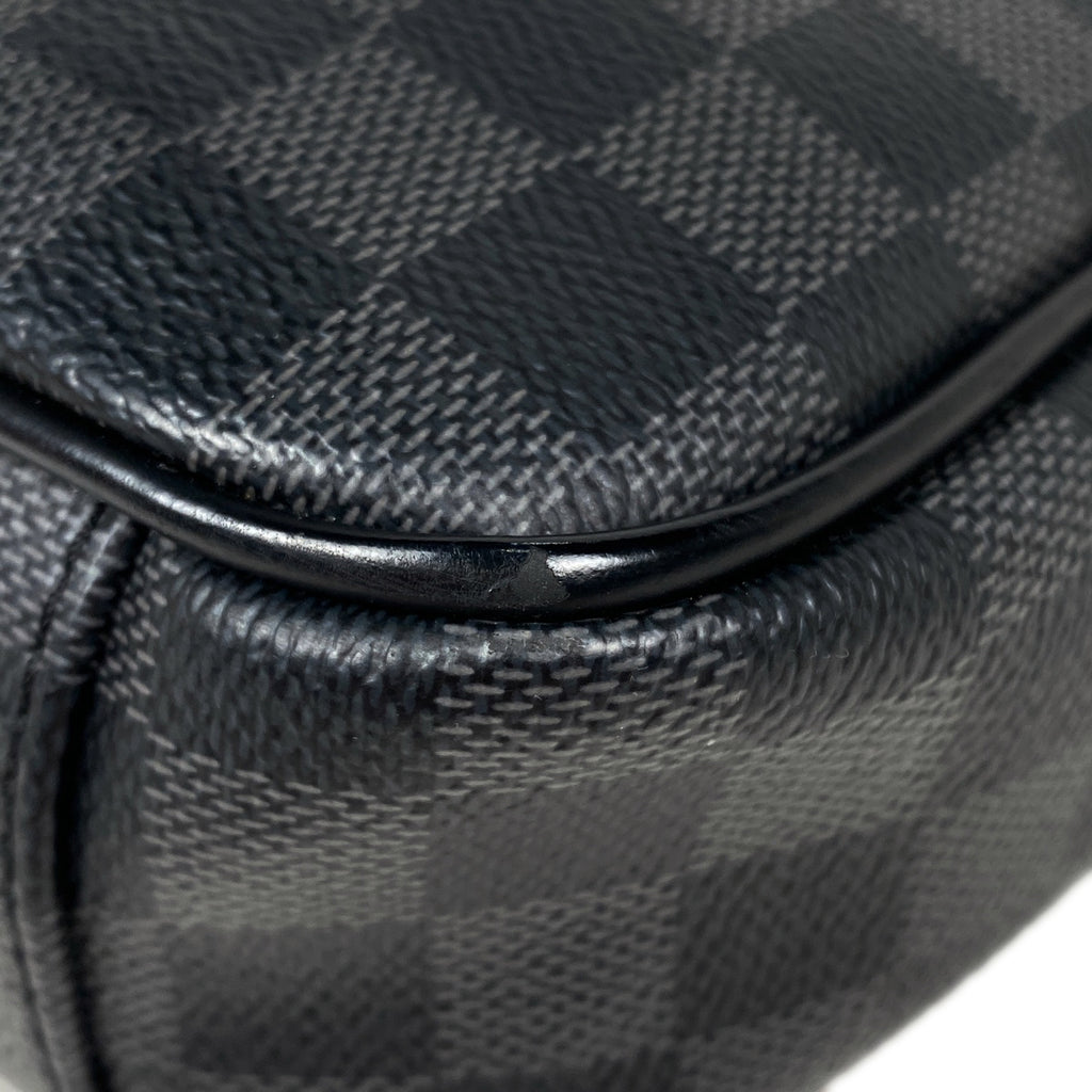 ルイ・ヴィトン クリストファー メッセンジャー 斜め掛け ショルダーバッグ ダミエグラフィット ノワール(ブラック) N41500 メンズ 【中古】brbag