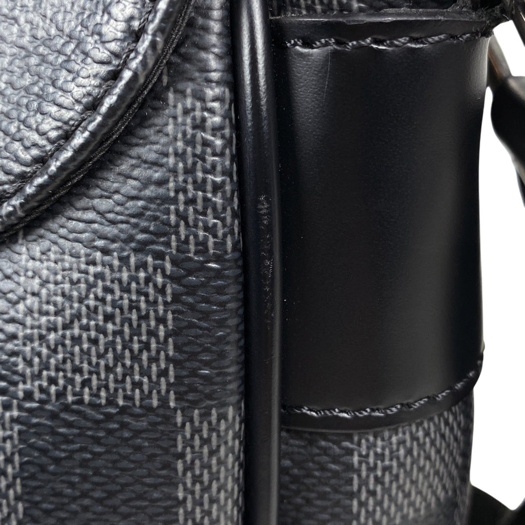 ルイ・ヴィトン クリストファー メッセンジャー 斜め掛け ショルダーバッグ ダミエグラフィット ノワール(ブラック) N41500 メンズ 【中古】brbag