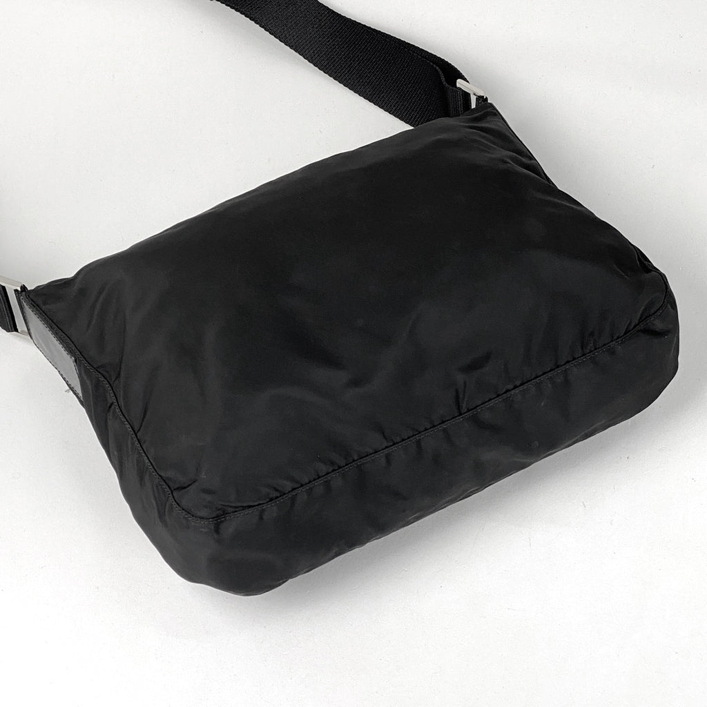 プラダ ロゴプレート ショルダーバッグ 斜め掛け ショルダーバッグ ナイロン ネロ(ブラック) レディース 【中古】brbag