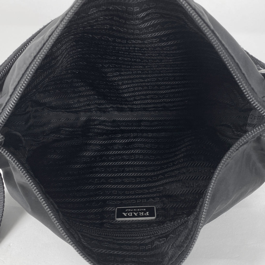 プラダ ロゴプレート ショルダーバッグ 斜め掛け ショルダーバッグ ナイロン ネロ(ブラック) レディース 【中古】brbag