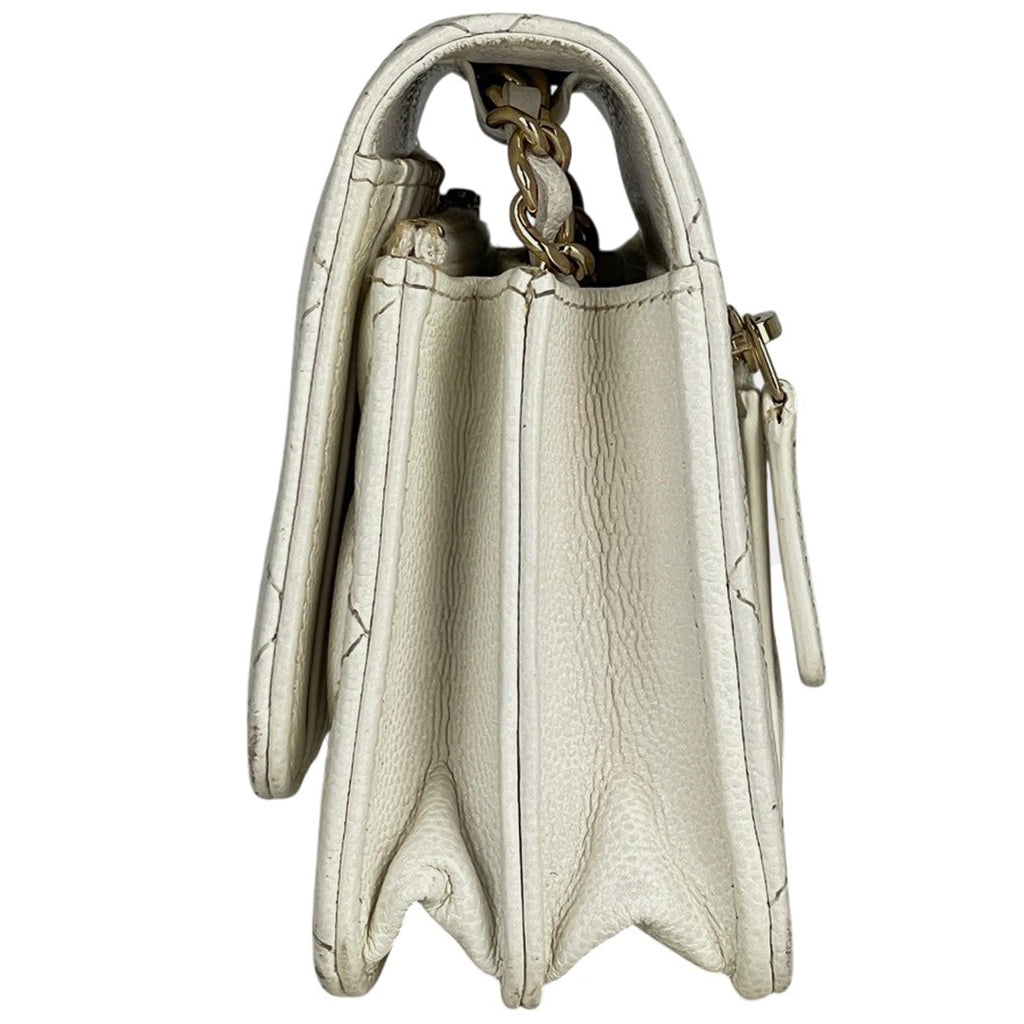 CHANEL クラシックチェーンウォレット ホワイト キャビアスキン マトラッセ バイセル公式】シャネル チェーンウォレット 財布 マトラッセ