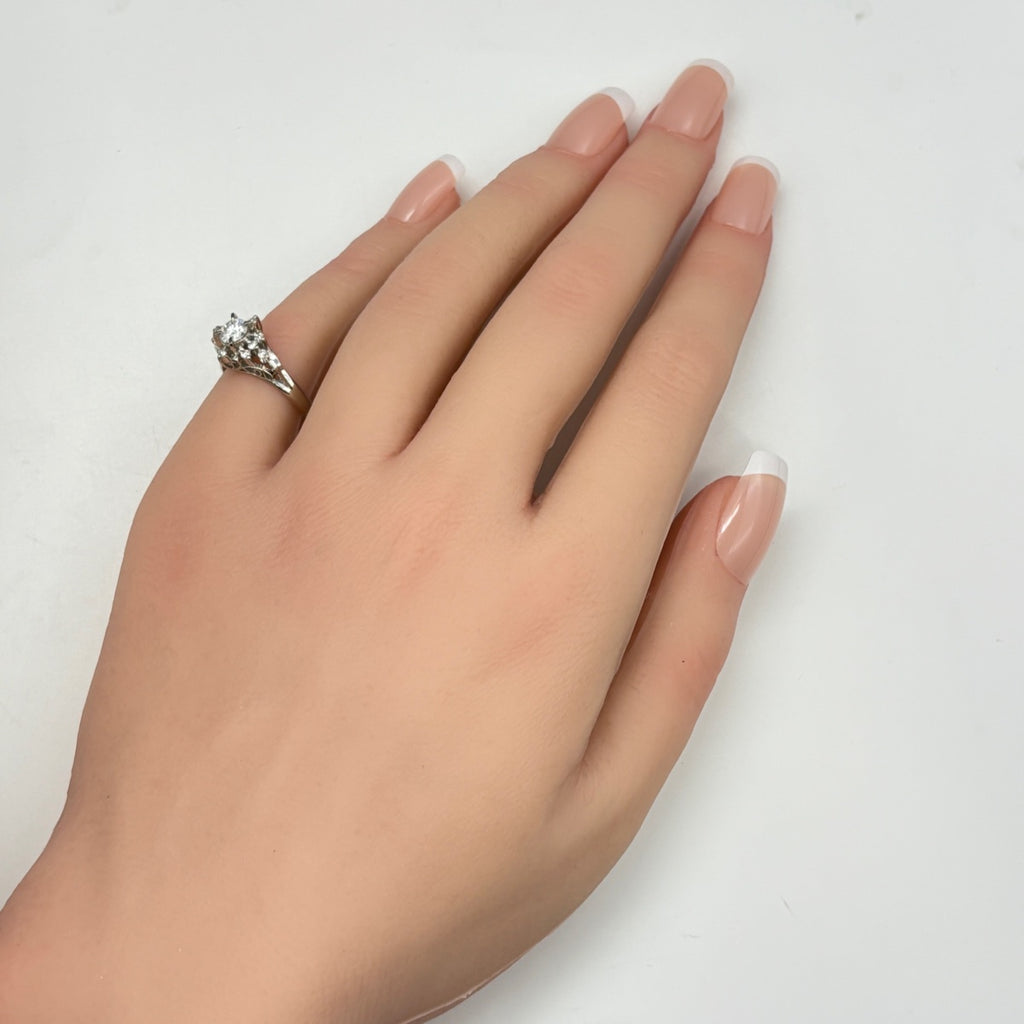 ダイヤモンド デザインリング プラチナ 指輪 メレダイヤ リング 10.5号 Pt900 ダイヤモンド レディース 【中古】nbjwl