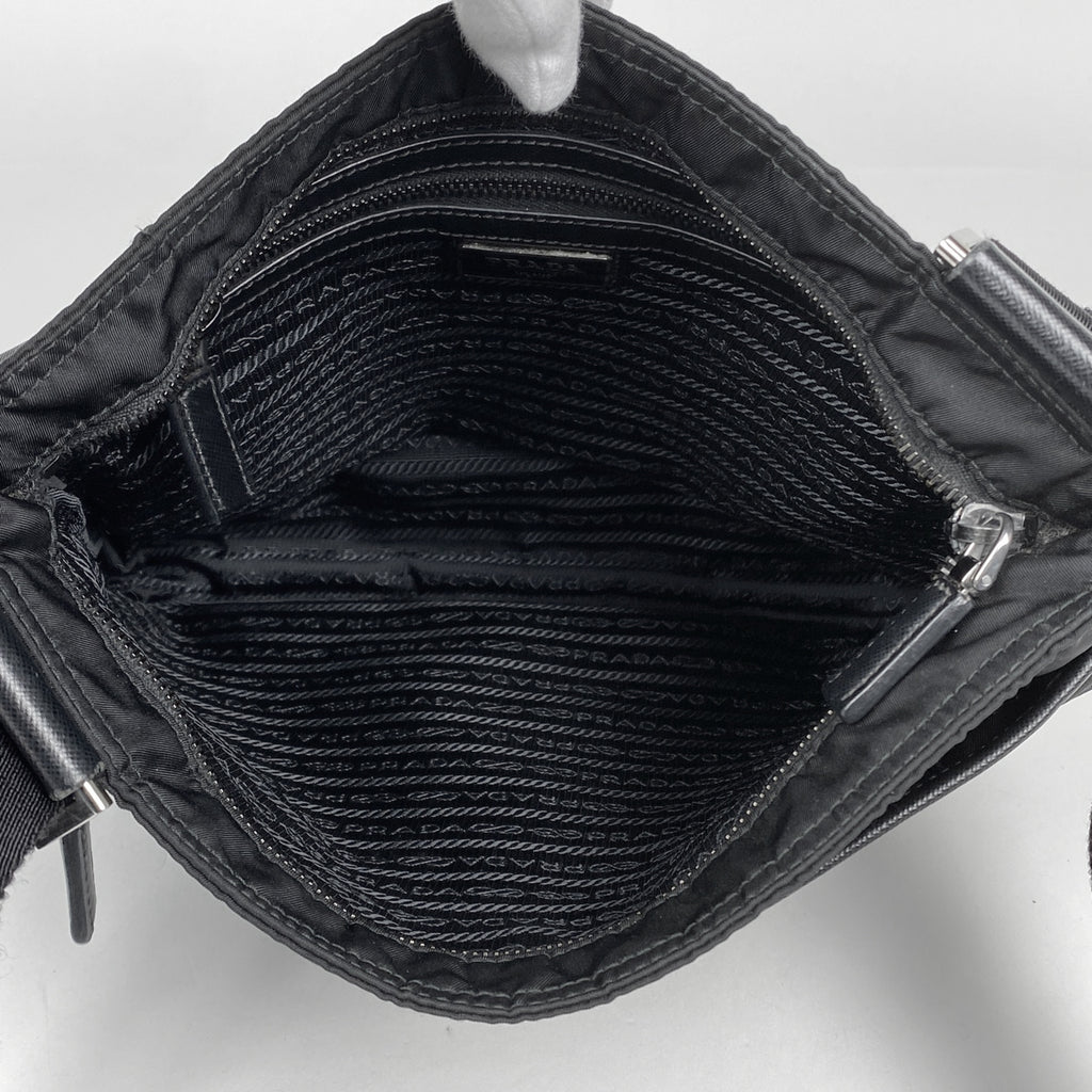 プラダ ロゴプレート ショルダーバッグ 斜め掛け ショルダーバッグ ナイロン ネロ(ブラック) VA953M レディース 【中古】brbag
