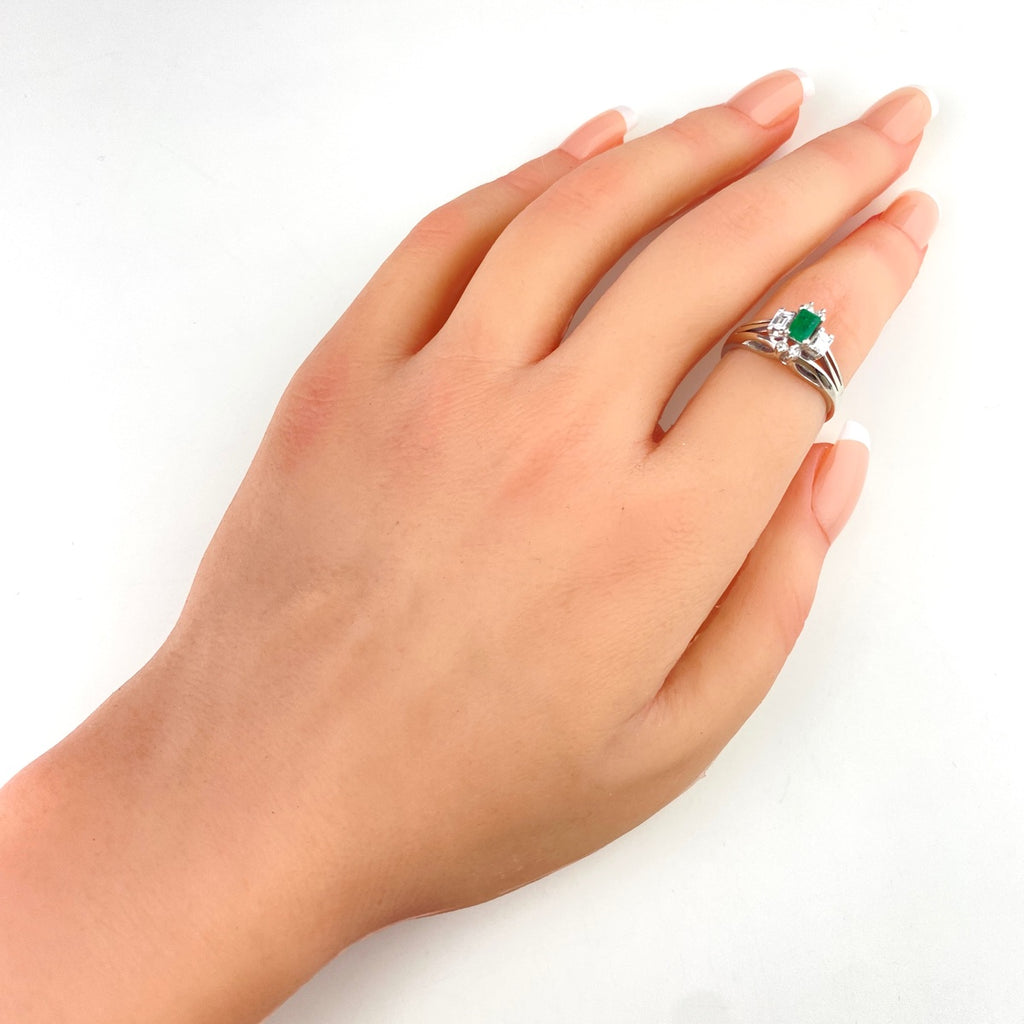 エメラルド デザインリング プラチナ 指輪 メレダイヤ リング 11号 Pt900 エメラルド ダイヤモンド レディース 【中古】nbjwl