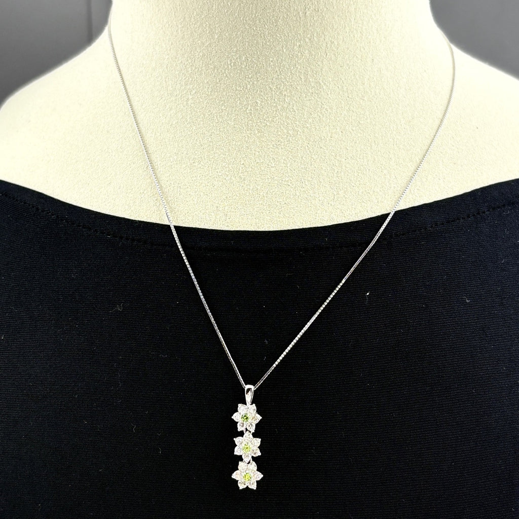 フラワーモチーフ デザインネックレス WG ホワイトゴールド ペンダント メレダイヤ 花 ネックレス K18 WG グリーングロッシュラーガーネット レディース 【中古】nbjwl
