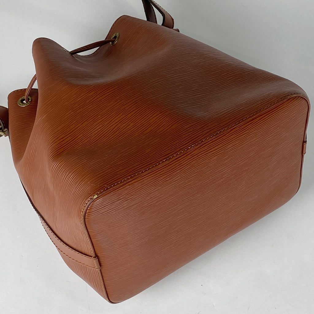 ルイ・ヴィトン プチ ノエ ワンショルダー 肩掛け 巾着型 ショルダーバッグ エピ ケニアブラウン M44103 レディース 【中古】brbag