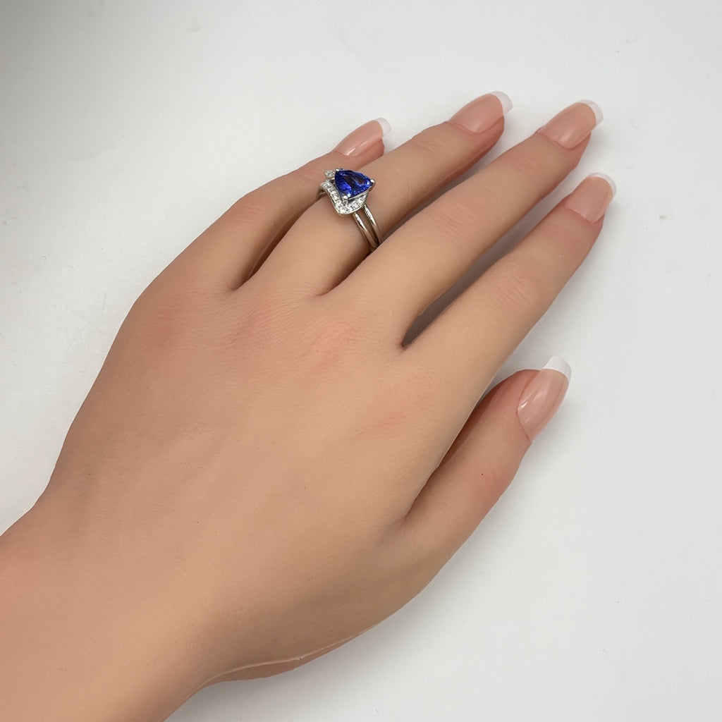 タンザナイト デザインリング プラチナ 指輪 メレダイヤ リング 11号 Pt900 タンザナイト ダイヤモンド レディース 【中古】nbjwl