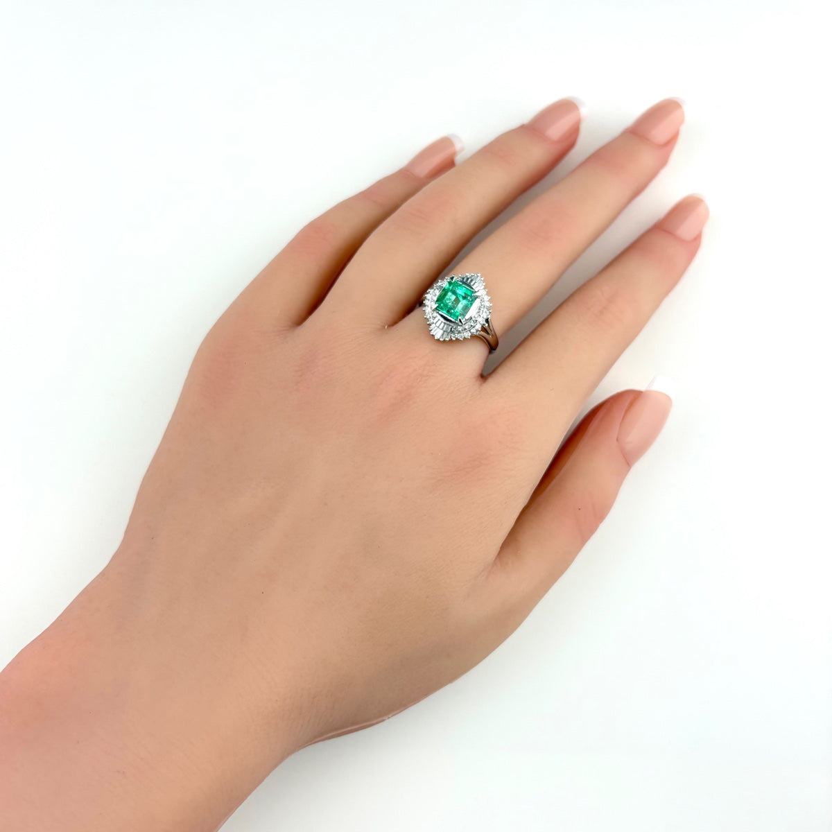 バイセル公式】エメラルド デザインリング プラチナ 指輪 メレダイヤ