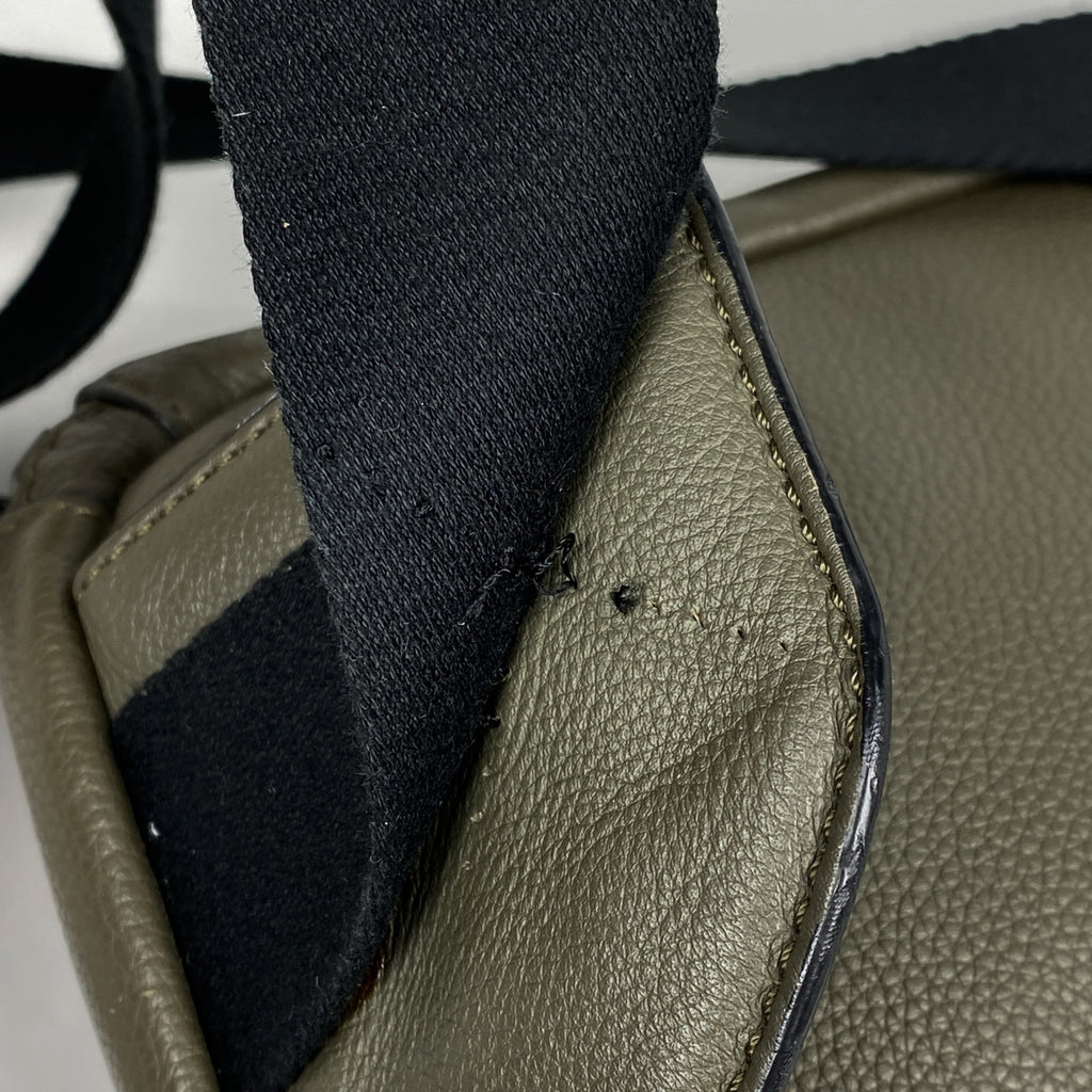 ロエベ パズル スリング バッグ カーキ ボディバッグ レザー グリーンベージュ メンズ 【中古】brbag