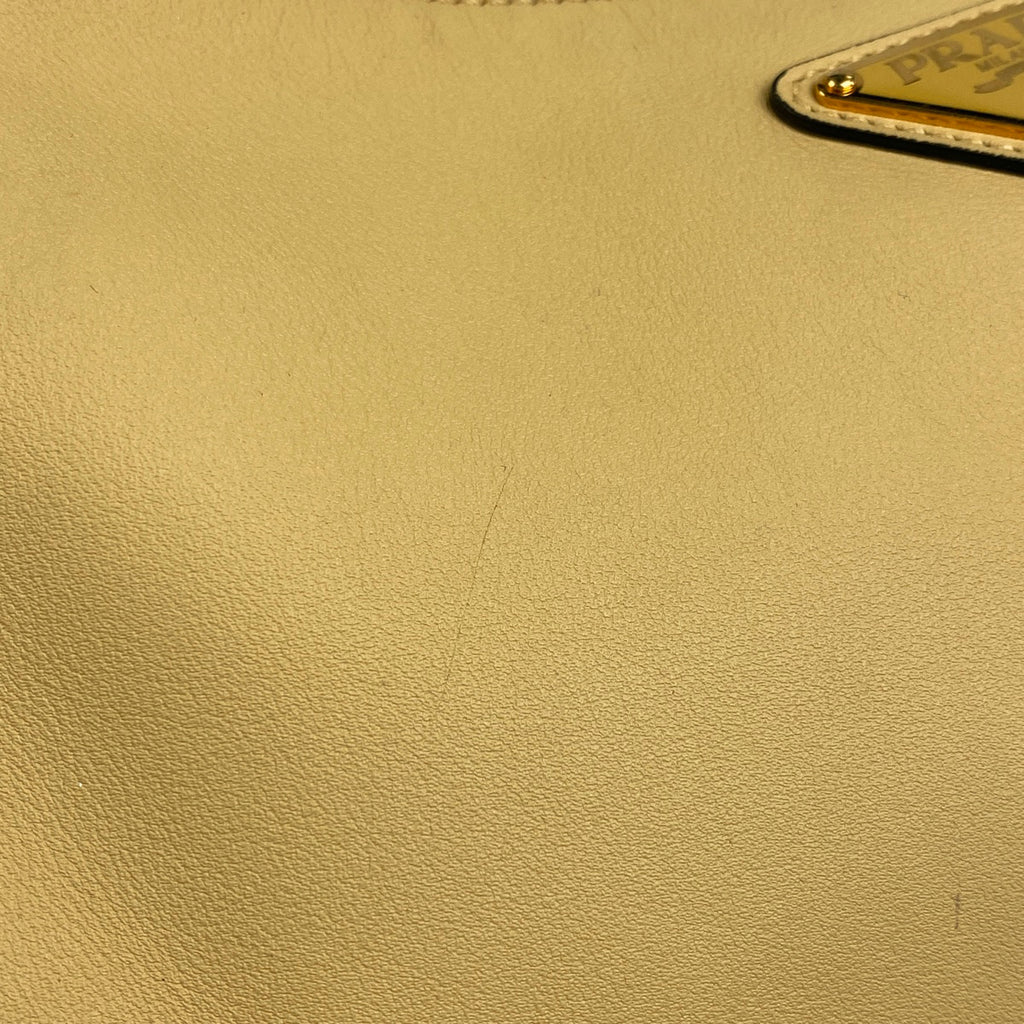 プラダ エメ ミディアム ショルダーバッグ ワンショルダー ショルダーバッグ レザー イエロー 1BC229 レディース 【中古】brbag