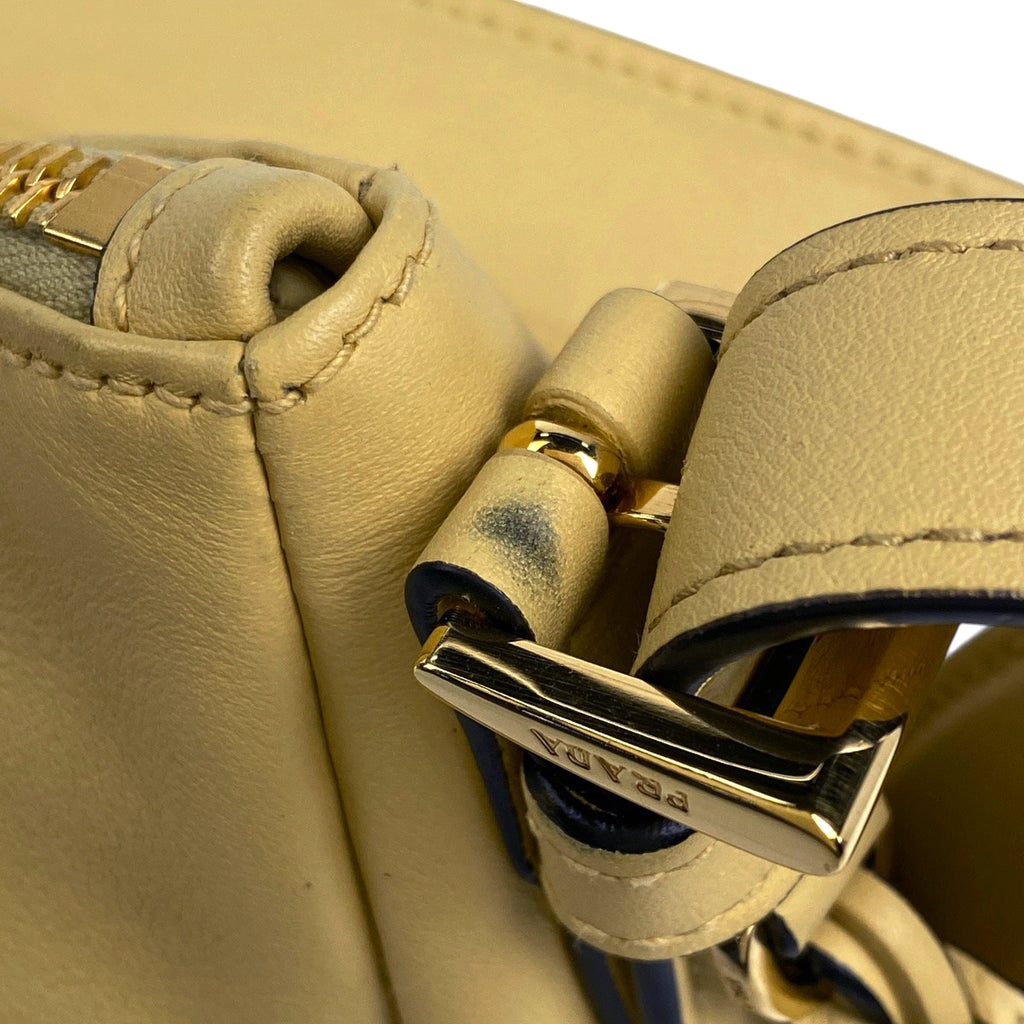 プラダ エメ ミディアム ショルダーバッグ ワンショルダー ショルダーバッグ レザー イエロー 1BC229 レディース 【中古】brbag