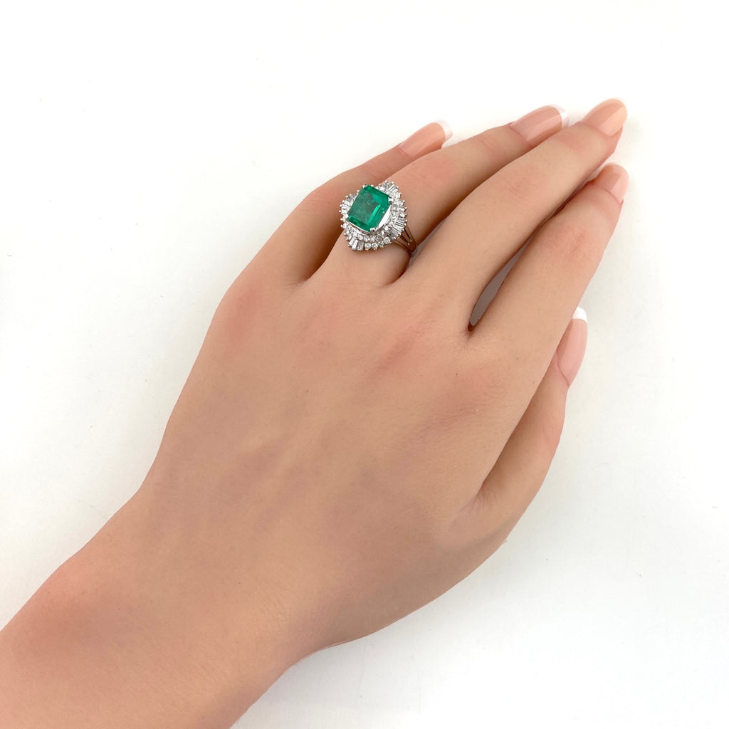 エメラルド デザインリング プラチナ 指輪 メレダイヤ リング 9号 Pt900 エメラルド ダイヤモンド レディース 【中古】nbjwl