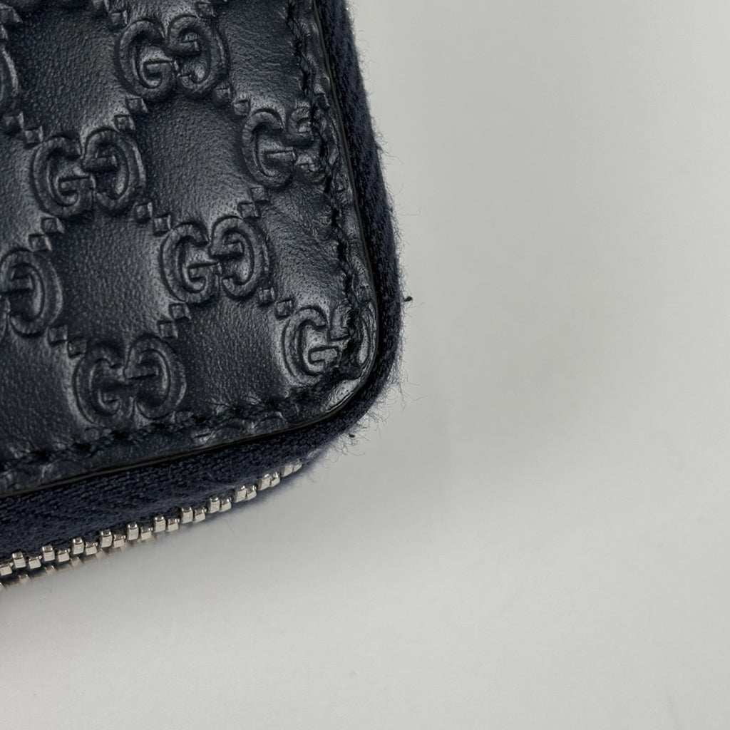 グッチ マイクログッチシマ トラベル ドキュメントケース ラウンドファスナー シグネチャー 長財布 シマレザー ネイビー 449246 レディース 【中古】brbag