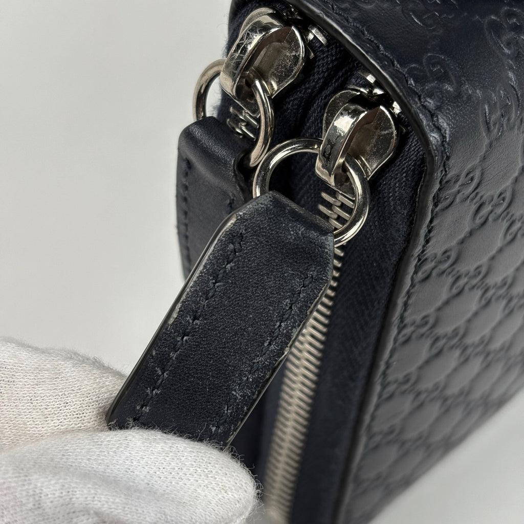 グッチ マイクログッチシマ トラベル ドキュメントケース ラウンドファスナー シグネチャー 長財布 シマレザー ネイビー 449246 レディース 【中古】brbag