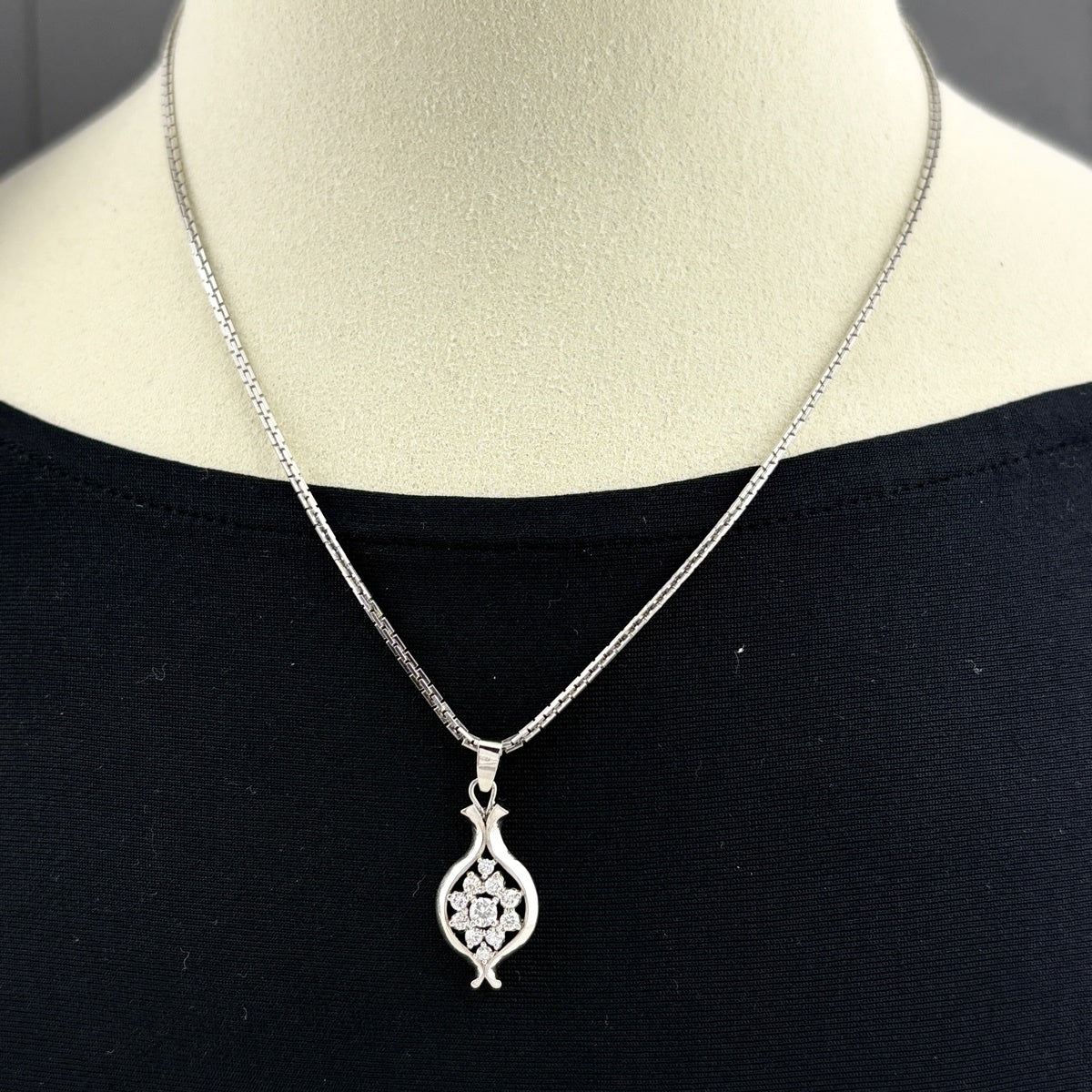 バイセル公式】約43cm フラワー ネックレス プラチナ ペンダント 花