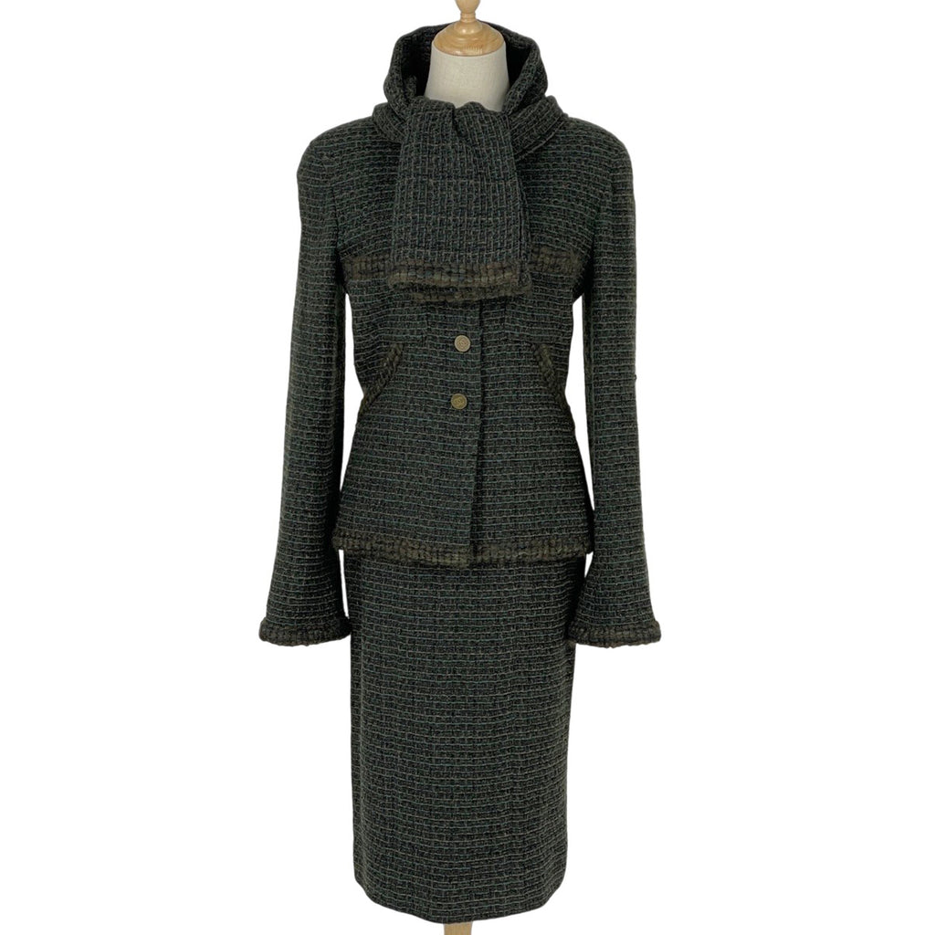 シャネル ツイード セットアップ ココマークボタン ノーカラー 98A マフラー付き セットアップ スカートスーツ グリーン ブラウン レディース 【中古】brapp