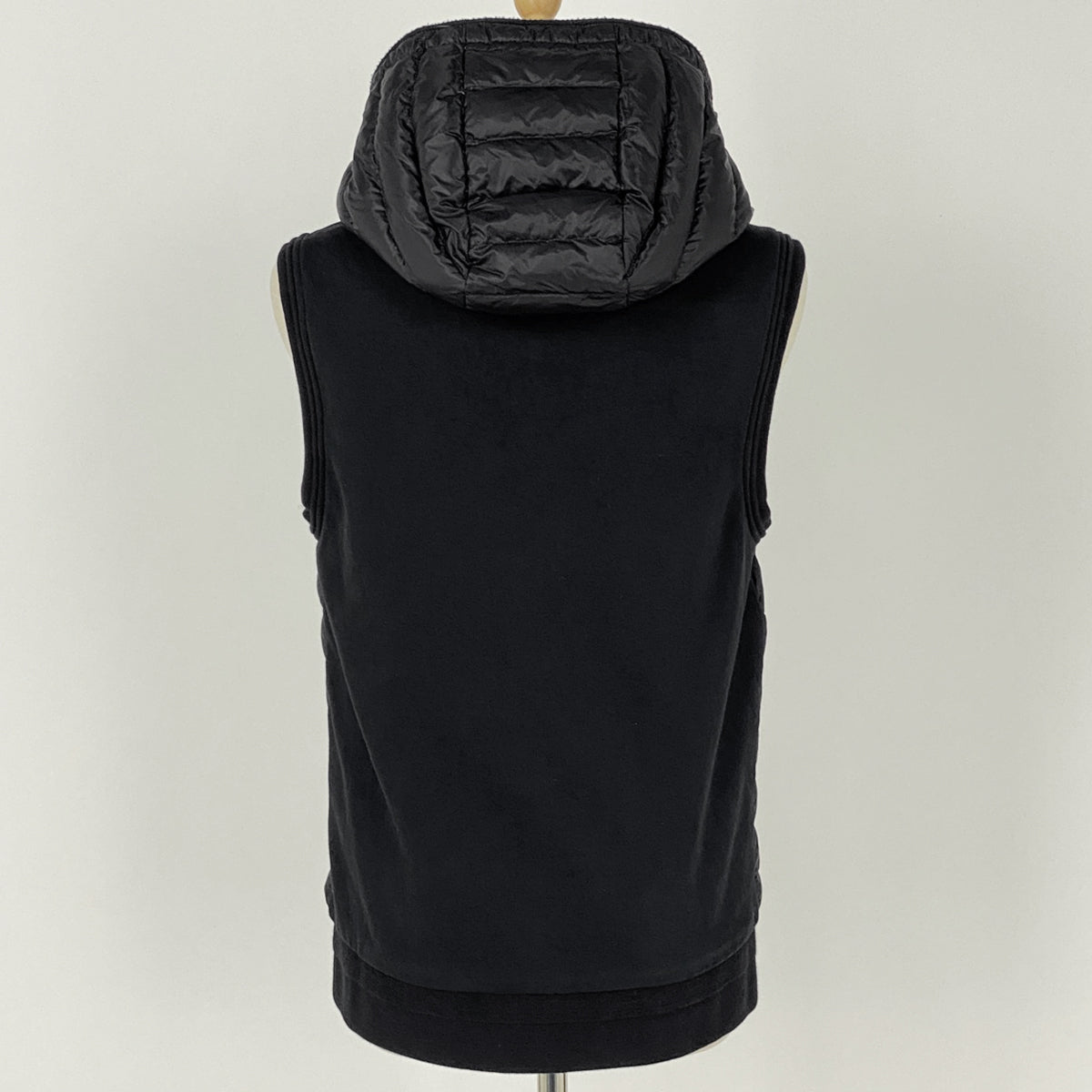 極美品✨ モンクレール 19AW ハイブリッド 切替 ダウンベスト ビッグロゴ 楽天市場】【10%割引】モンクレール ライトダウンベスト NUBIERA 999