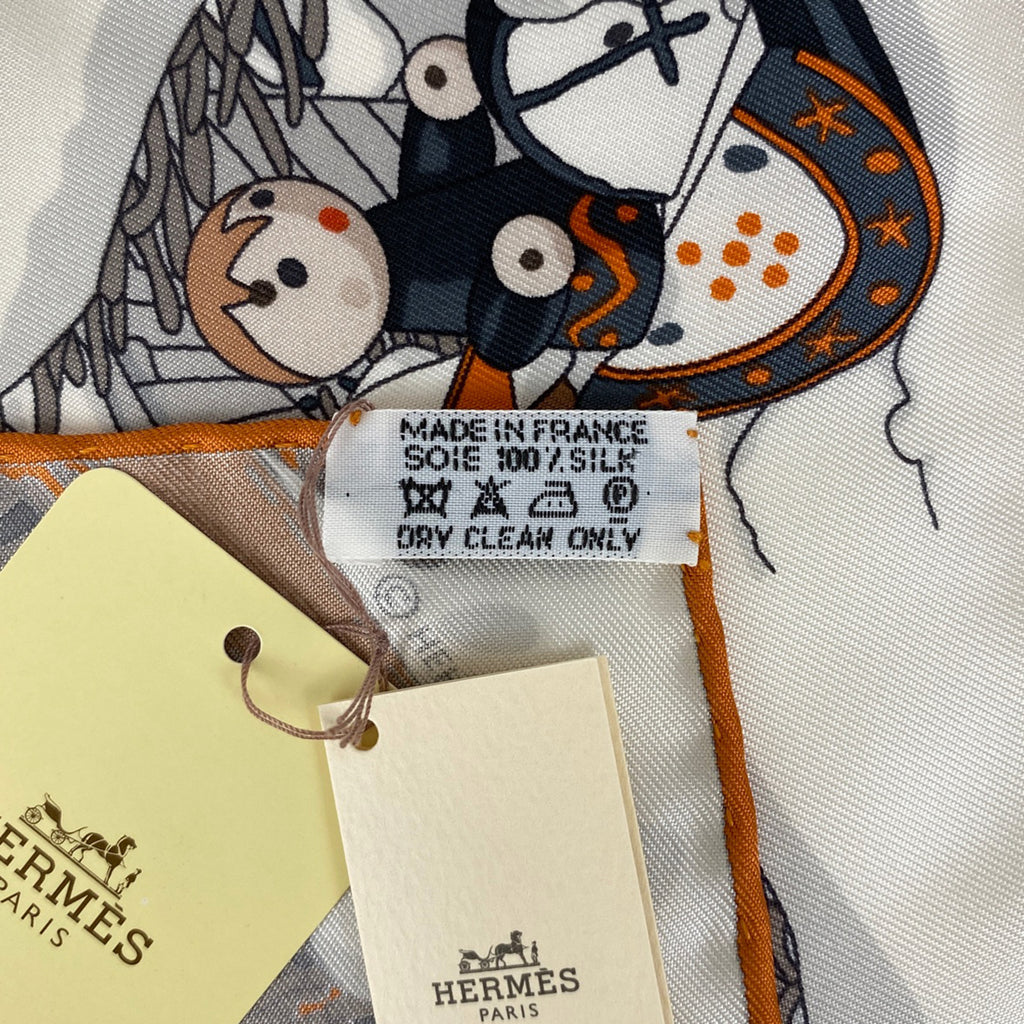 エルメス プチ カレ Noel au 24 Faubourg フォーブル24番地のクリスマス スカーフ シルク ホワイト オレンジ レディース 【中古】brbag