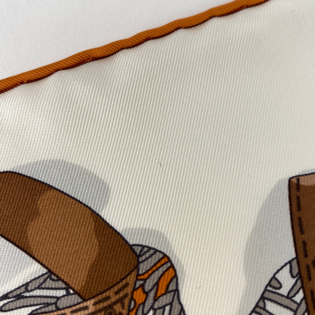 エルメス プチ カレ Noel au 24 Faubourg フォーブル24番地のクリスマス スカーフ シルク ホワイト オレンジ レディース 【中古】brbag