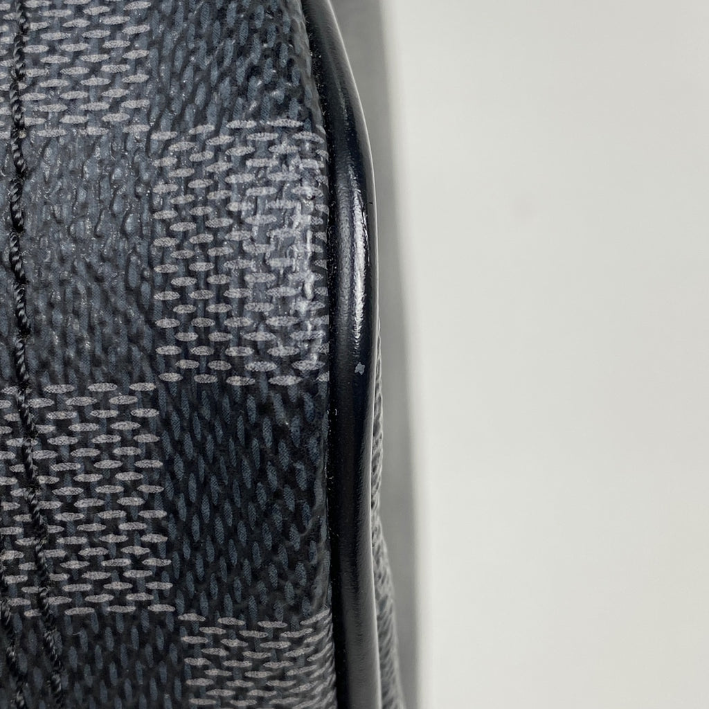 ルイ・ヴィトン トゥルース トワレ GM トラベルポーチ セカンドバッグ ダミエグラフィット ノワール(ブラック) グレー N47521 メンズ 【中古】brbag