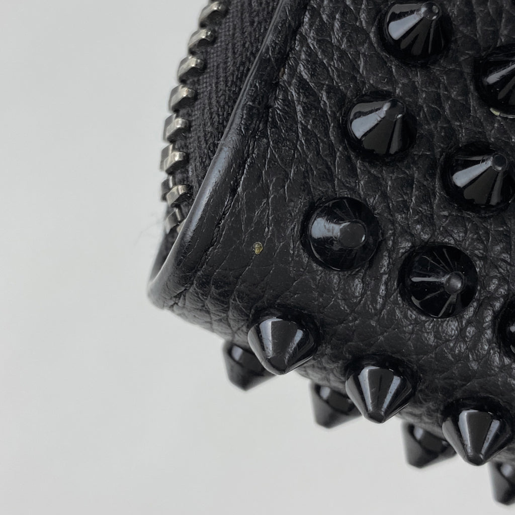 クリスチャンルブタン パネトーネ ラウンドファスナー 長財布 スタッズ 長財布 レザー ブラック レディース 【中古】brbag