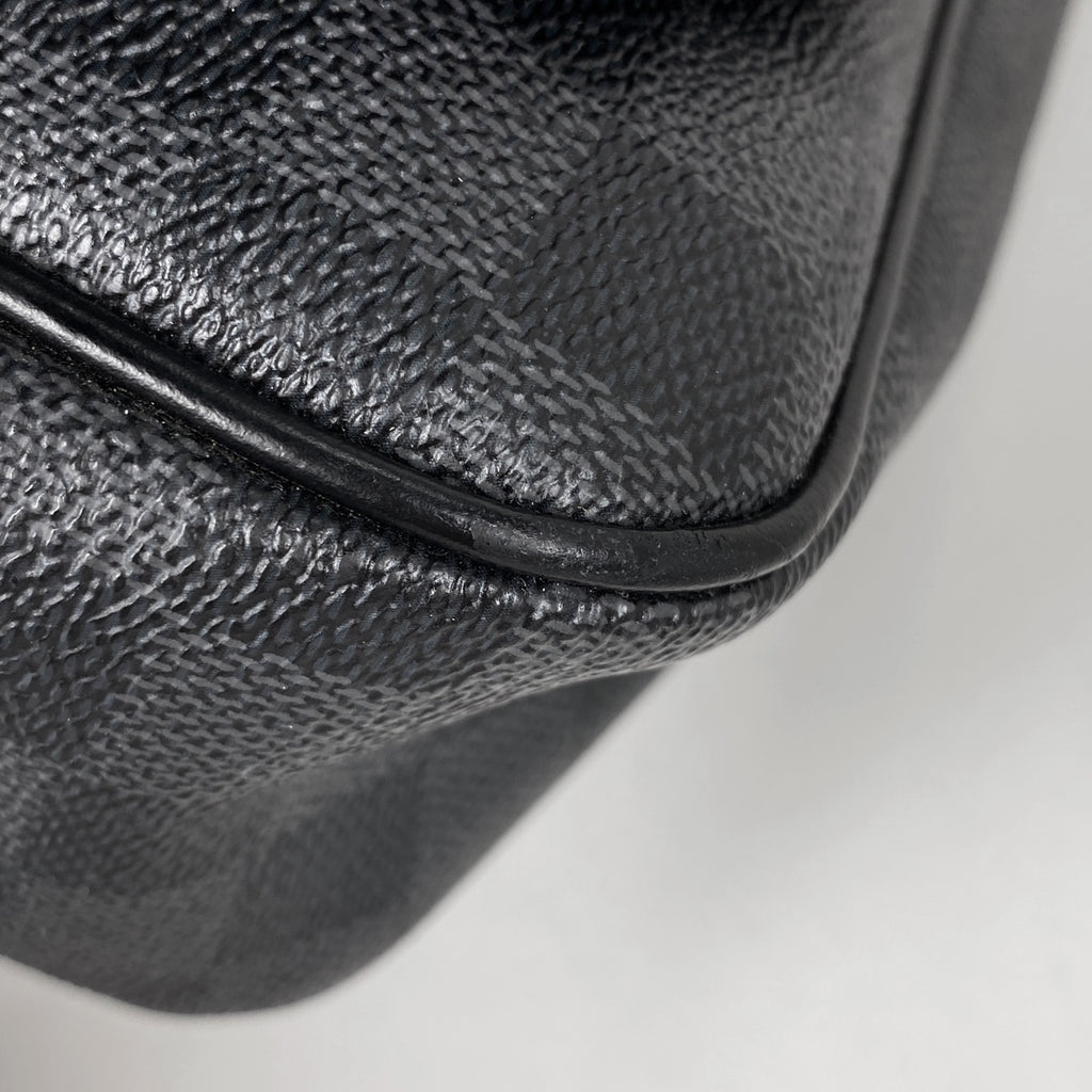 ルイ・ヴィトン ダニエル MM メッセンジャーバッグ ショルダーバッグ ダミエグラフィット ブラック N58029 メンズ 【中古】brbag