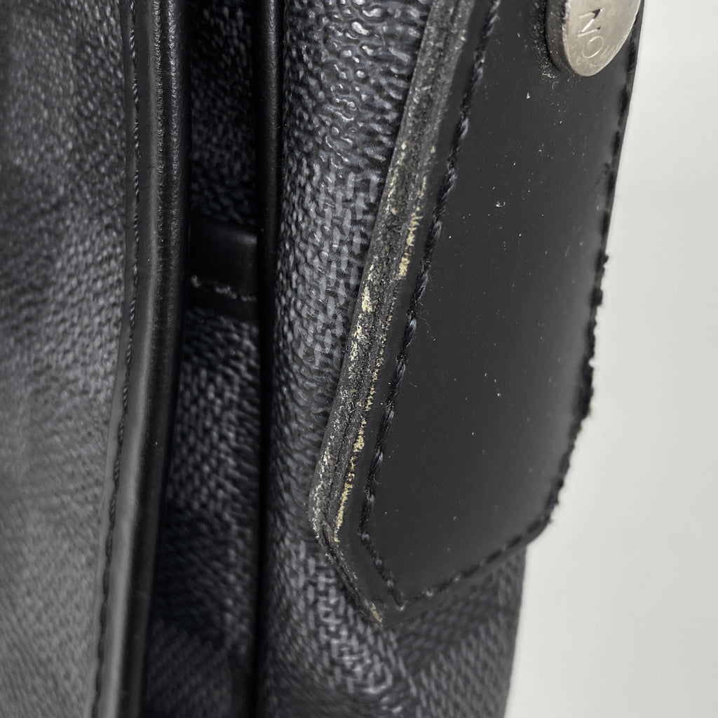 ルイ・ヴィトン ダニエル MM メッセンジャーバッグ ショルダーバッグ ダミエグラフィット ブラック N58029 メンズ 【中古】brbag