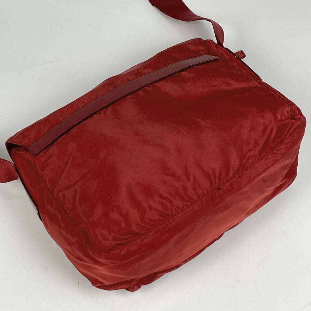 プラダ ロゴプレート ショルダーバッグ メッセンジャーバッグ ショルダーバッグ ナイロン レッド B6671 レディース 【中古】brbag