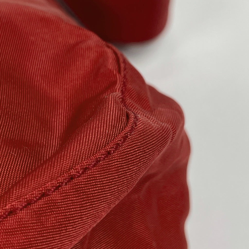 プラダ ロゴプレート ショルダーバッグ メッセンジャーバッグ ショルダーバッグ ナイロン レッド B6671 レディース 【中古】brbag