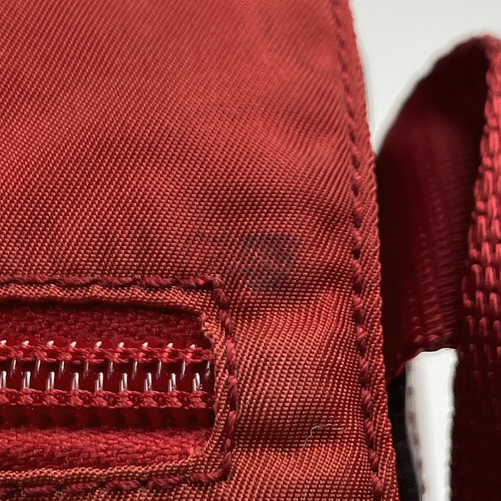 プラダ ロゴプレート ショルダーバッグ メッセンジャーバッグ ショルダーバッグ ナイロン レッド B6671 レディース 【中古】brbag