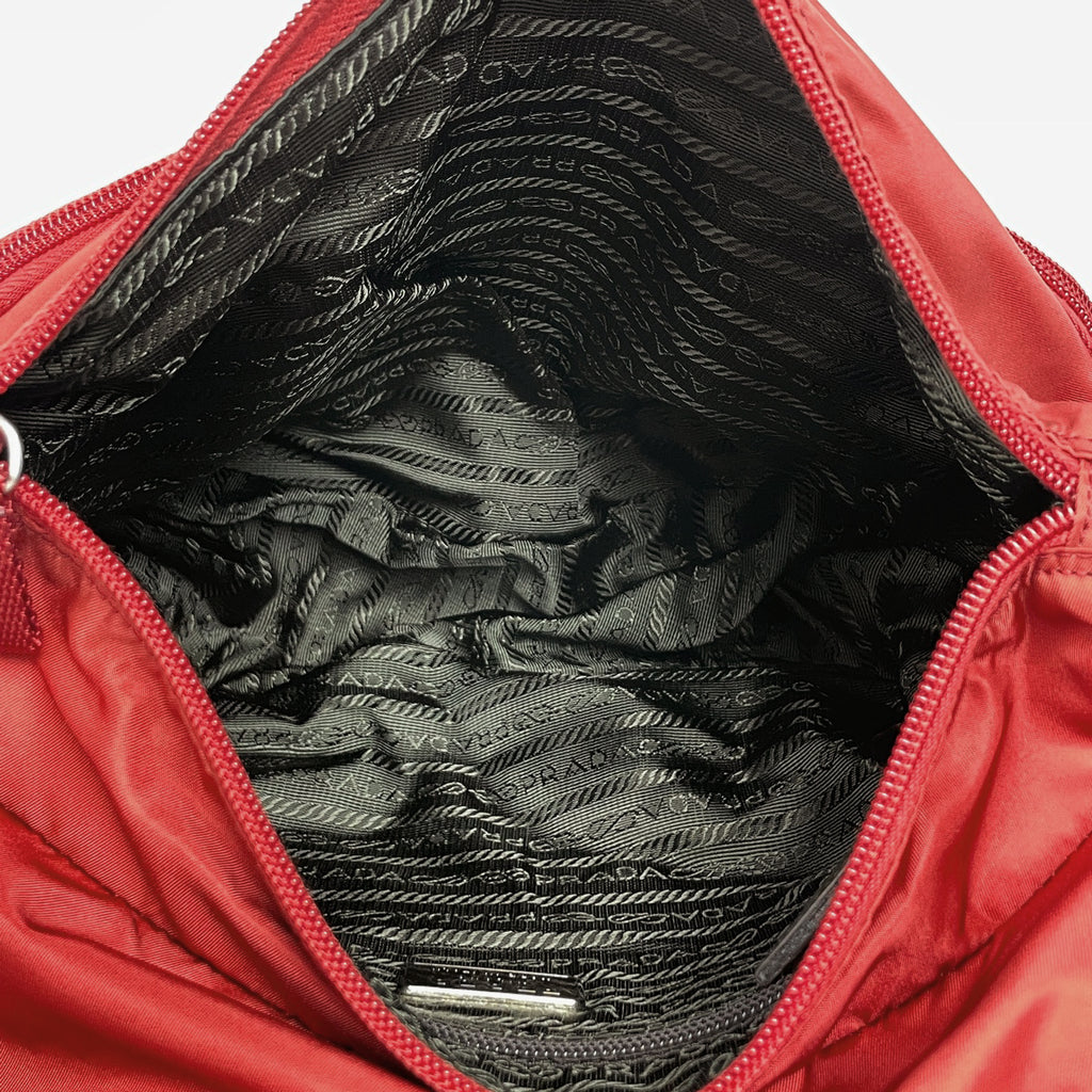 プラダ ロゴプレート ショルダーバッグ メッセンジャーバッグ ショルダーバッグ ナイロン レッド B6671 レディース 【中古】brbag