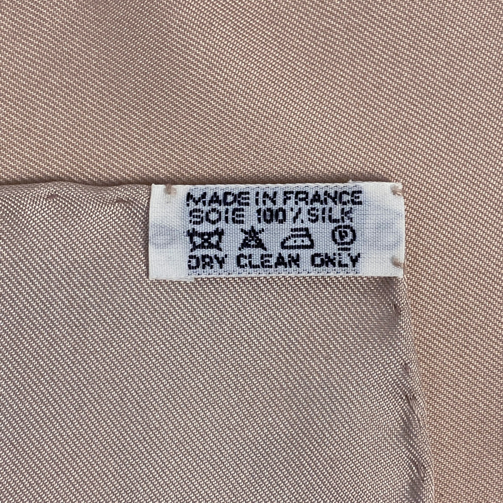 エルメス カレ90 Traineaux et glifsades ソリとスケート スカーフ スカーフ シルク ピンクベージュ マルチカラー レディース 【中古】brbag