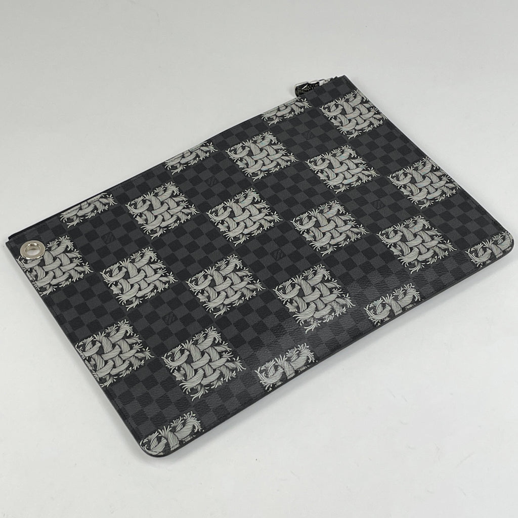 ルイ・ヴィトン ポシェット ヴォワヤージュ クリストファーネメスコラボ クラッチバッグ ダミエグラフィット ノワール(ブラック) N61234 メンズ 【中古】brbag