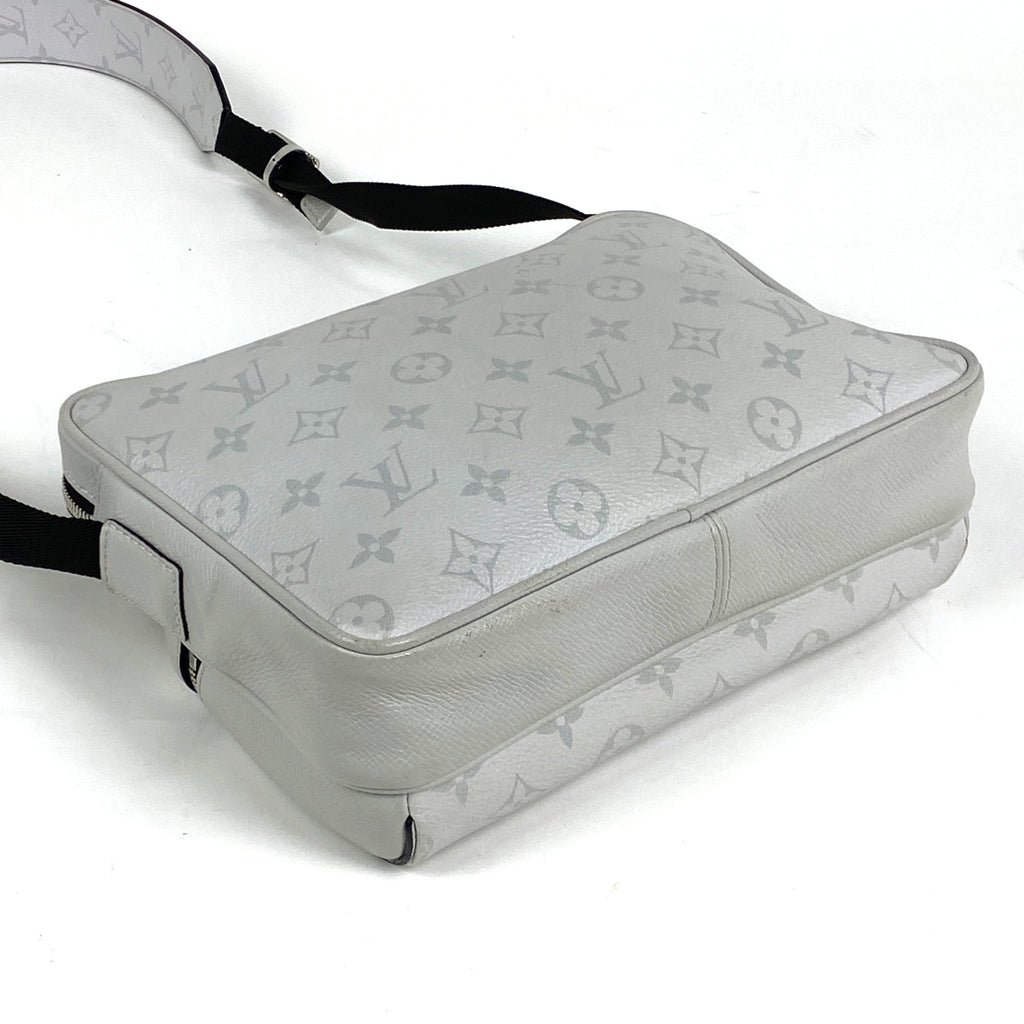 ルイ・ヴィトン アウトドア メッセンジャー PM 斜め掛け レディース ショルダーバッグ タイガラマ アンタークティカ(ホワイト) M30243 メンズ 【中古】brbag