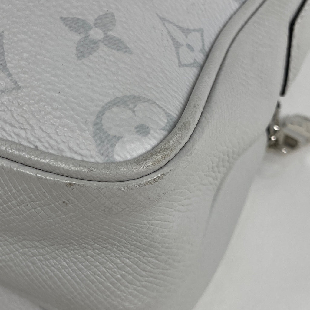 ルイ・ヴィトン アウトドア メッセンジャー PM 斜め掛け レディース ショルダーバッグ タイガラマ アンタークティカ(ホワイト) M30243 メンズ 【中古】brbag