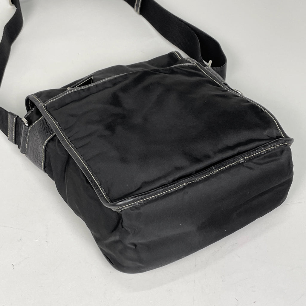 プラダ ロゴプレート ショルダーバッグ 斜め掛け ショルダーバッグ ナイロン ネロ(ブラック) レディース 【中古】brbag