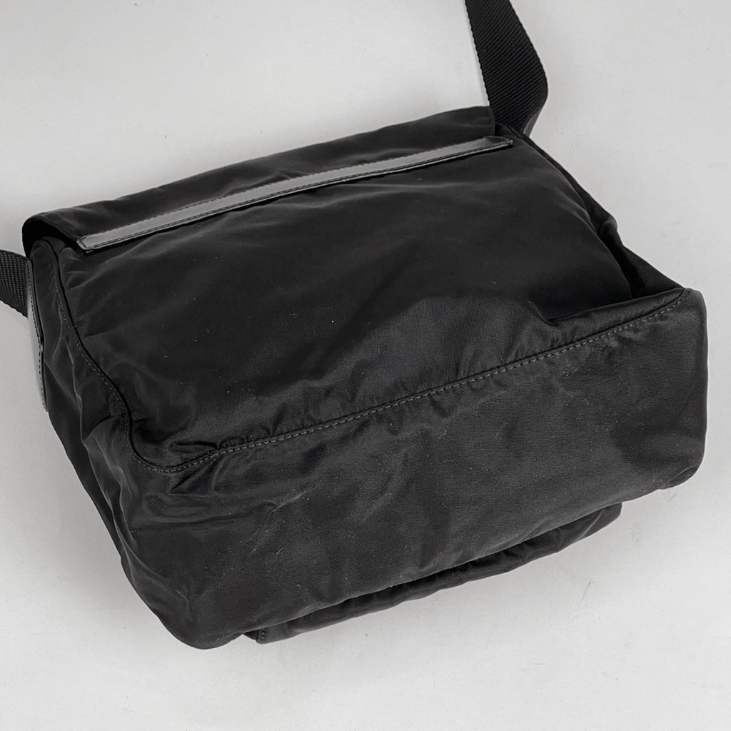 プラダ ロゴプレート ショルダーバッグ 肩掛け 斜め掛け ショルダーバッグ ナイロン ネロ(ブラック) BT8994 レディース 【中古】brbag