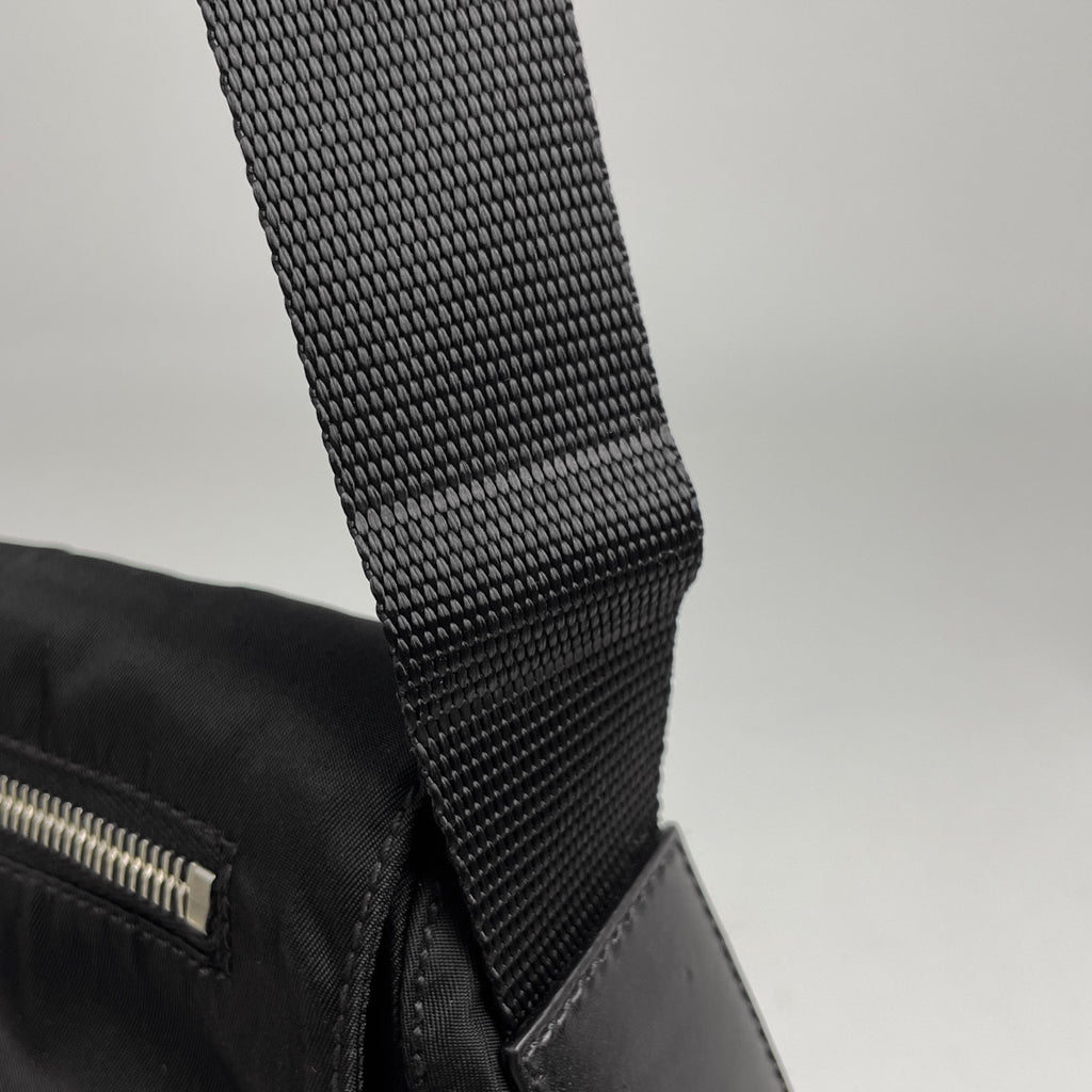 プラダ ロゴプレート ショルダーバッグ 肩掛け 斜め掛け ショルダーバッグ ナイロン ネロ(ブラック) BT8994 レディース 【中古】brbag