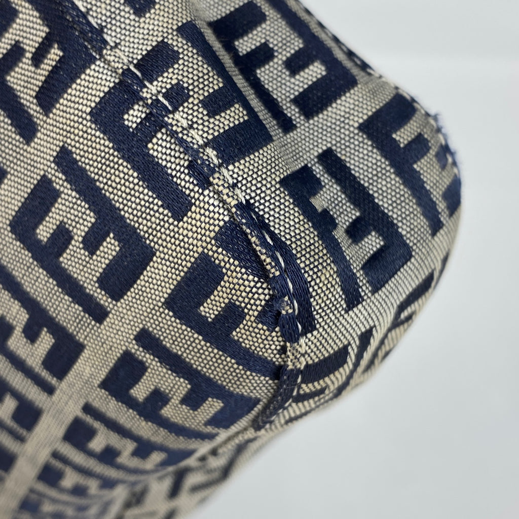 フェンディ ズッカ柄 マンマバゲット ハンドバッグ ワンショルダー 肩掛け ショルダーバッグ キャンバス ネイビー 26424 レディース 【中古】brbag