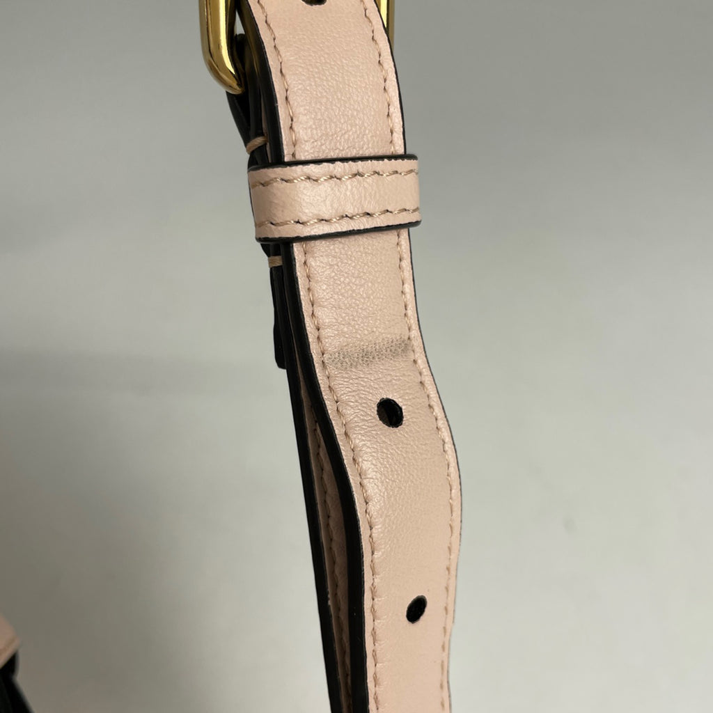 フェンディ パック スリムクラッチ スモール 巾着型 ショルダーバッグ レザー ピンク 8BT337 レディース 【中古】brbag