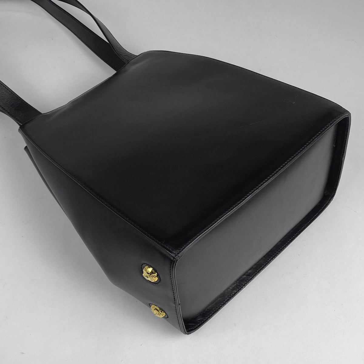 美品・現行◆フェラガモ サコッシュ レザー ショルダーバッグ ロゴ柄 ブラック バイセル公式】サルヴァトーレフェラガモ ロゴ ショルダーバッグ