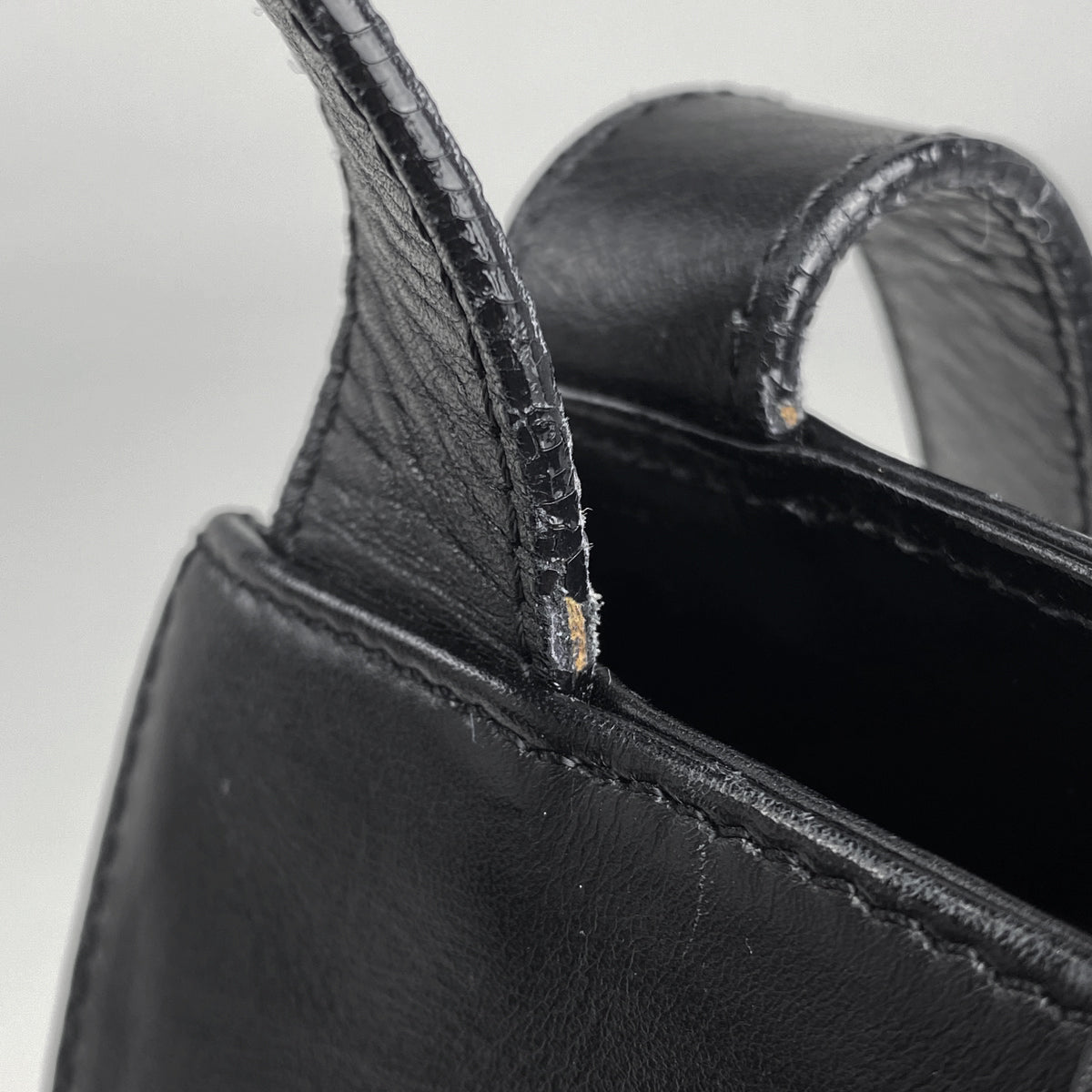 バイセル公式】サルヴァトーレフェラガモ ロゴ ショルダーバッグ