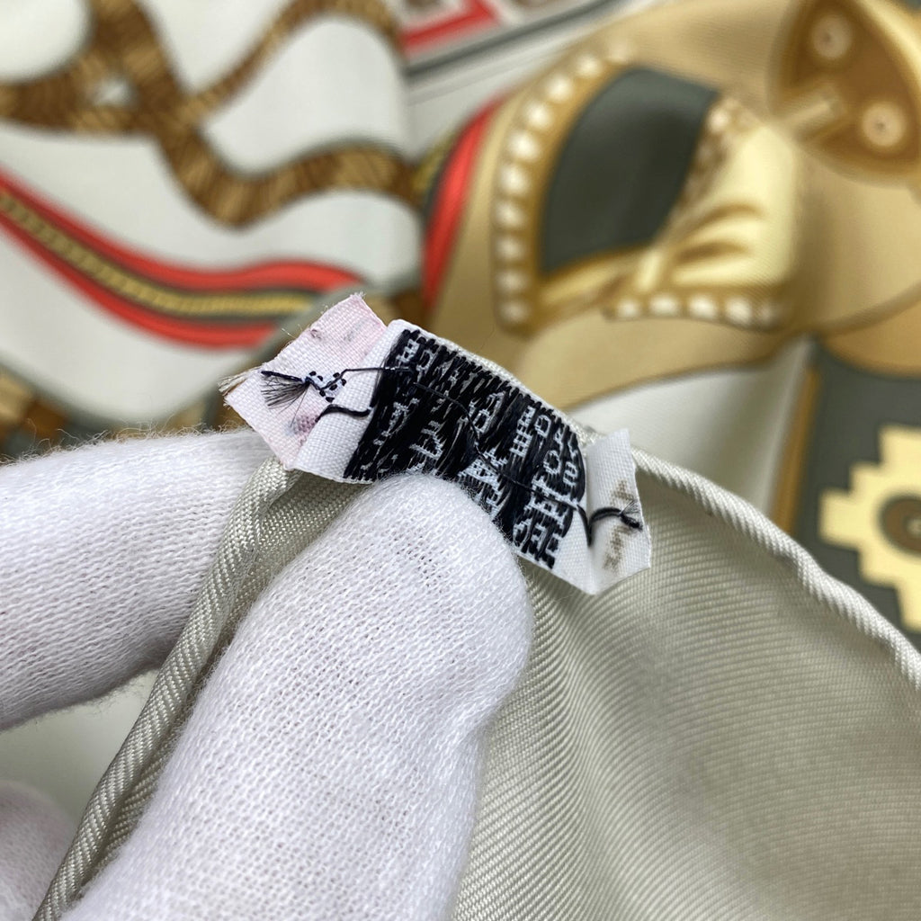 エルメス カレ 90 HUACA PIRU 神聖なるペルー スカーフ シルク ライトグリーン マルチカラー レディース 【中古】brbag