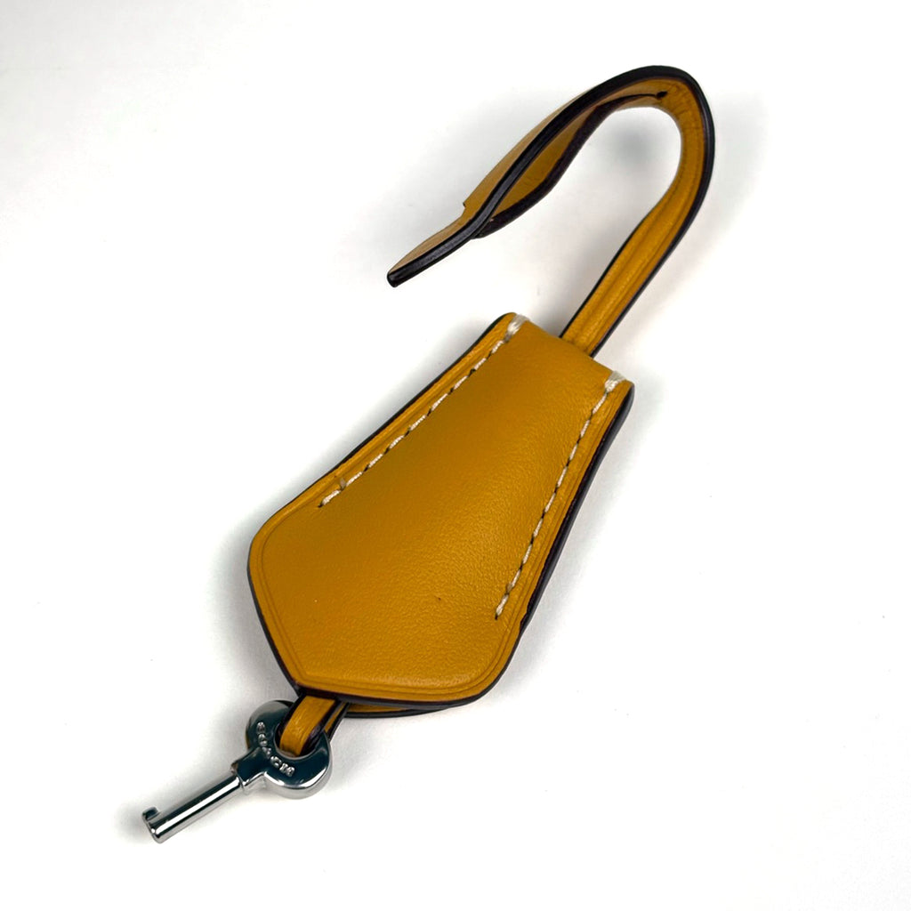 コーチ ストゥディオ ショルダーバッグ ミッキーマウス アンド バグ ディズニー ショルダーバッグ レザー イエロー CH467 レディース 【中古】brbag