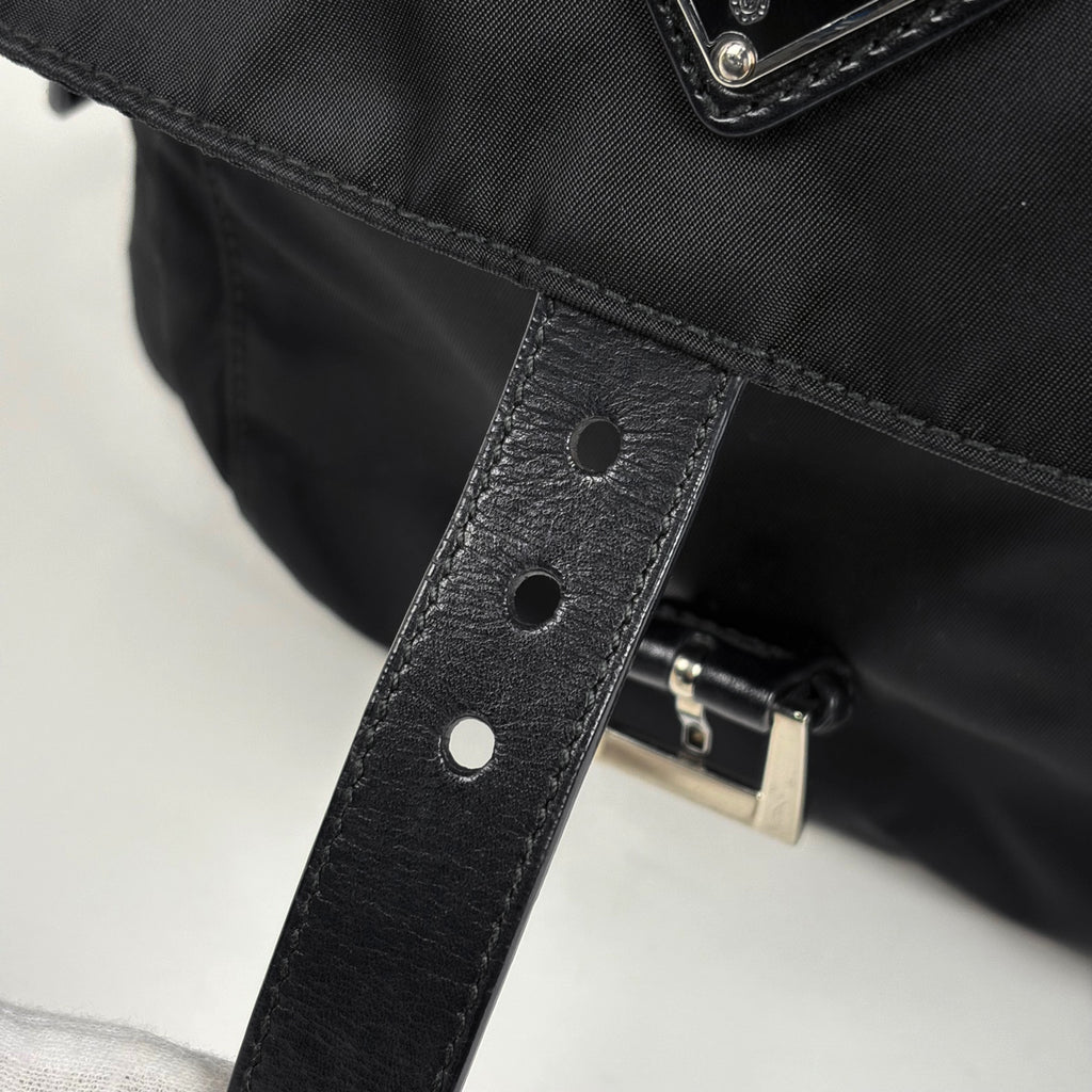 プラダ ロゴプレート ショルダーバッグ 肩掛け 斜め掛け ショルダーバッグ ナイロン ネロ(ブラック) レディース 【中古】brbag