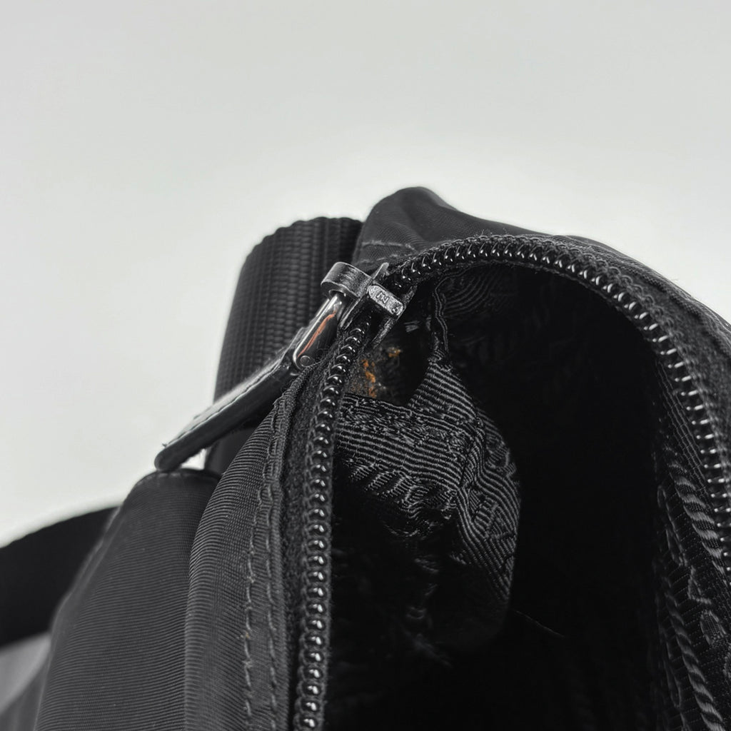 プラダ ロゴプレート ショルダーバッグ 肩掛け 斜め掛け ショルダーバッグ ナイロン ネロ(ブラック) レディース 【中古】brbag