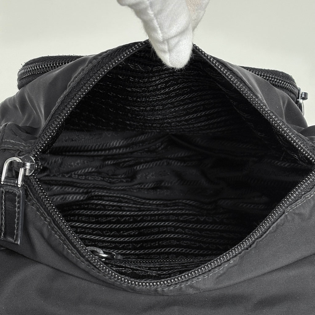 プラダ ロゴプレート ショルダーバッグ 肩掛け 斜め掛け ショルダーバッグ ナイロン ネロ(ブラック) レディース 【中古】brbag