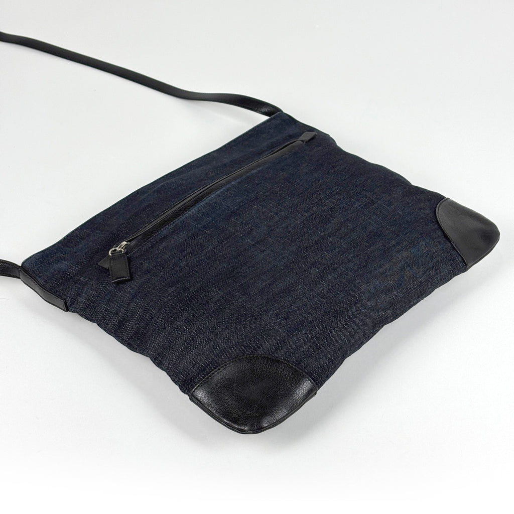 プラダ ロゴプレート ショルダーバッグ 斜め掛け ショルダーバッグ キャンバス ネイビー ブラック レディース 【中古】brbag